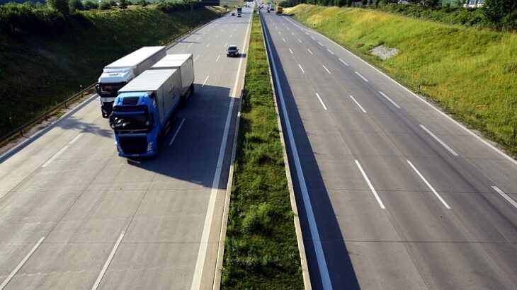 Warenverkehr auf Autobahn